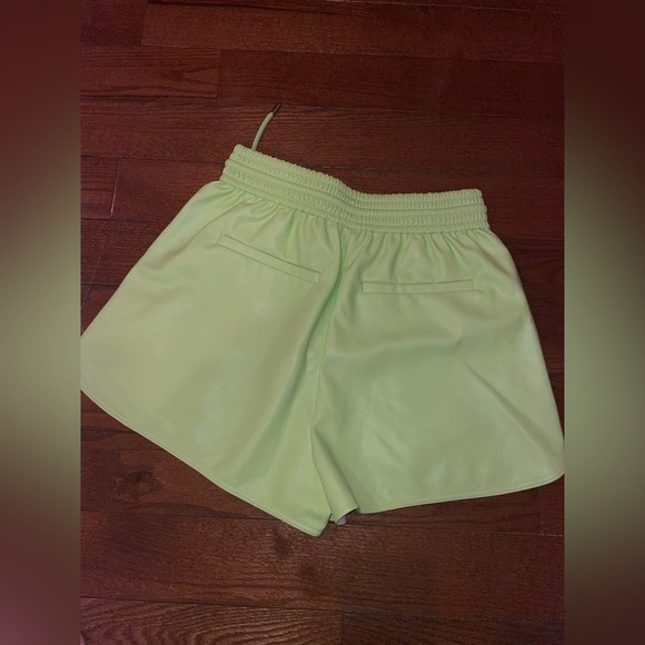 New! A.L.C. Vegan Leather Green Shorts 💚 size 4 NWT! - Picture 15 of 16